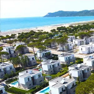https://parrots-home.albaniahotels.org